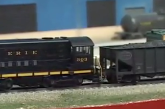 Video: Atlas HO scale Alco HH-660 diesel switcher