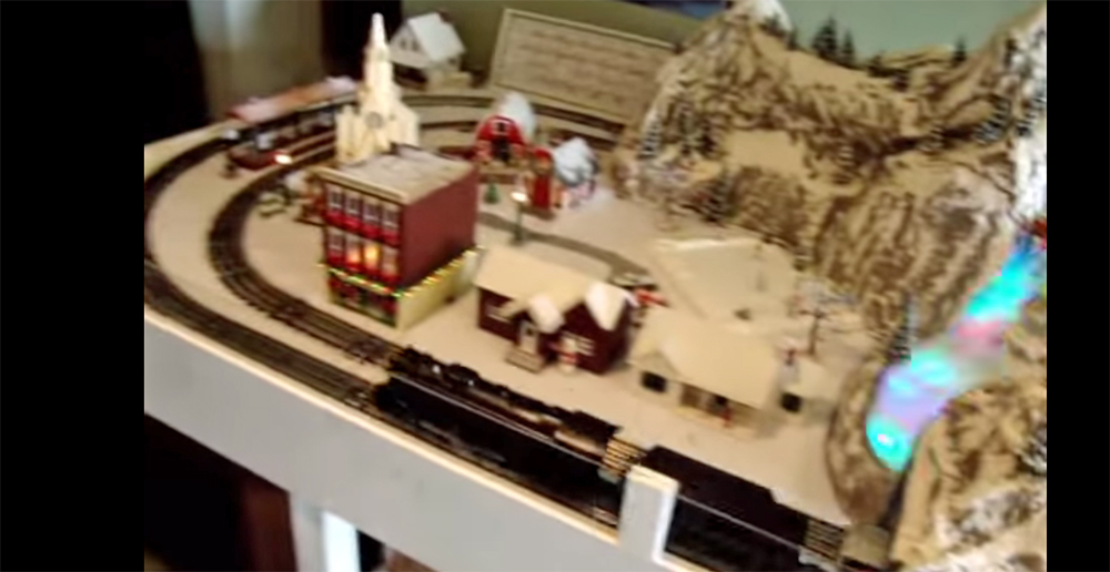 Polar Express Magic Mountain disappearing Train Layout