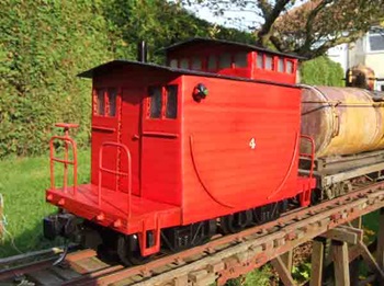 Build a simple caboose from a flatcar (drawings)