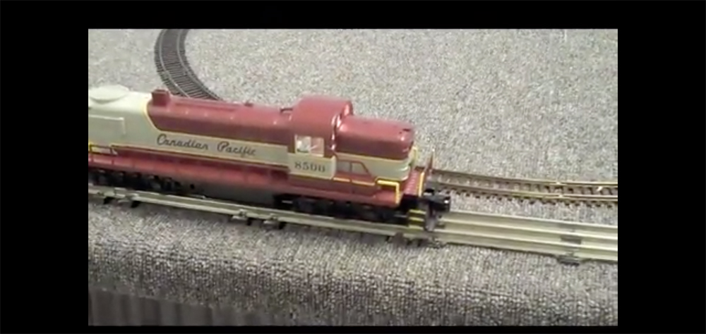 Video: Lionel O gauge Canadian Pacific freight set