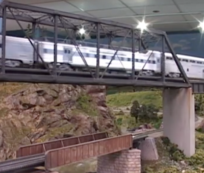 Video Walthers HO scale El Capitan model passenger train