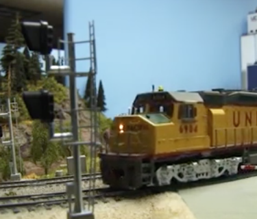 Video: Athearn Trains HO DDA40X Centennial diesel