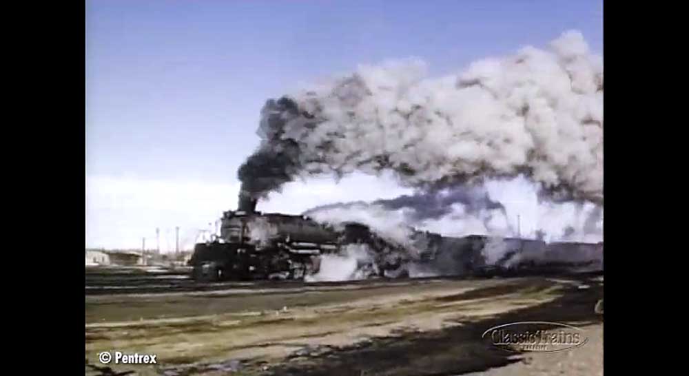 Steam locomotive smoking heavily