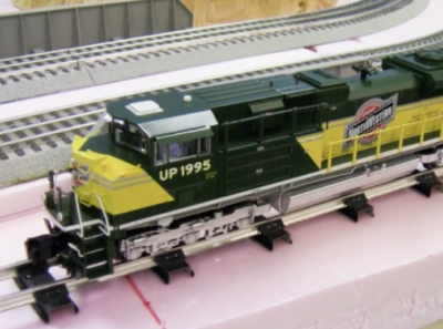 Video: S gauge SD70ACe diesel by American Flyer (Lionel)