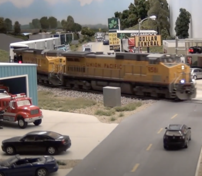 Video: HO scale Union Pacific stack train through central Texas