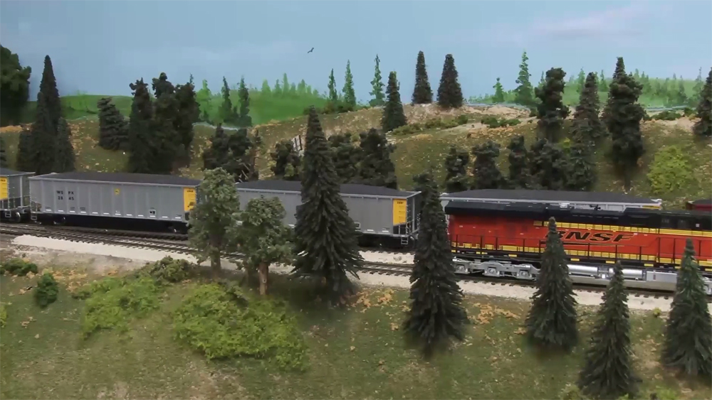 train on the MR&T HO scale model railroad layout