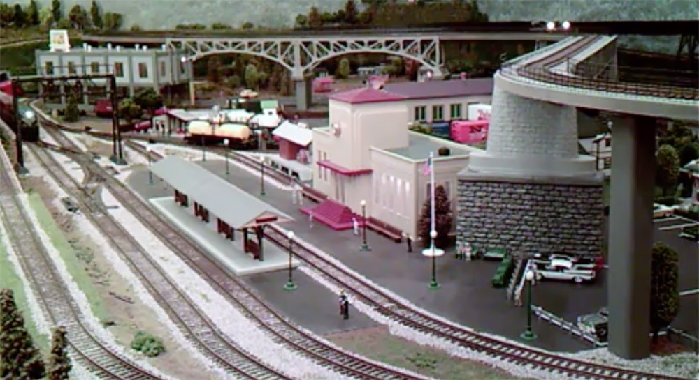 Neil and Barbara Kresge's O gauge layout Mike Ciecierski's American Flyer layout
