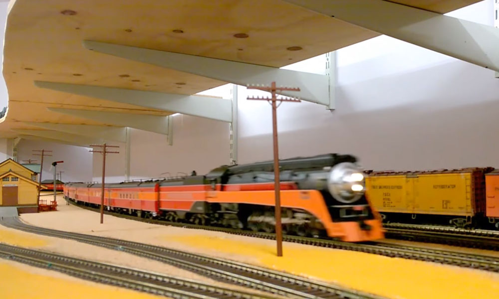 Daylight model locomotive