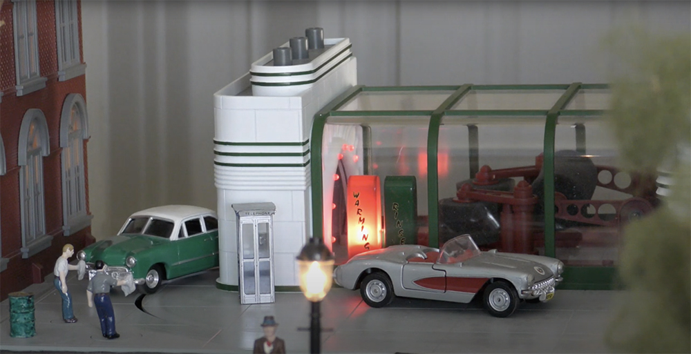 MTH model gas station with model car