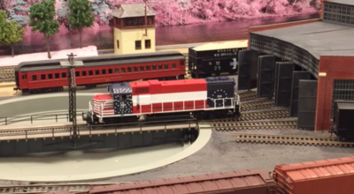 BM Bicentennial GP38 picks up Revere Sugar Hoppers