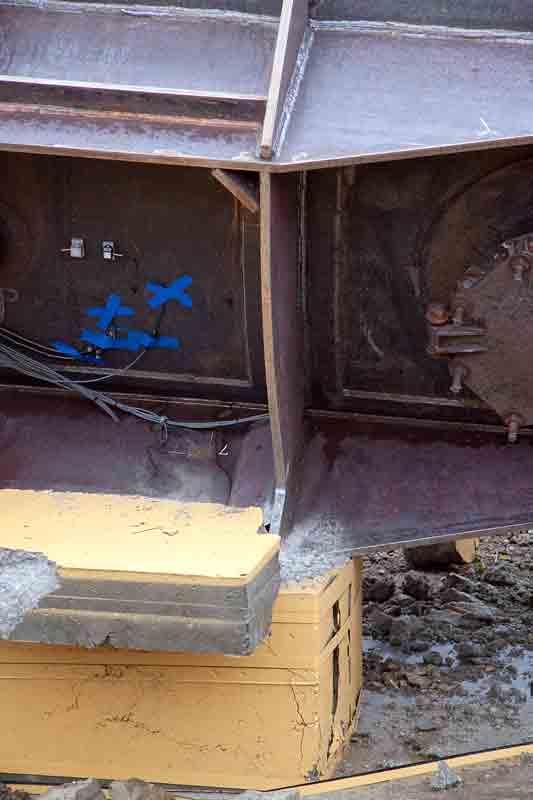Damage to skid on tank car