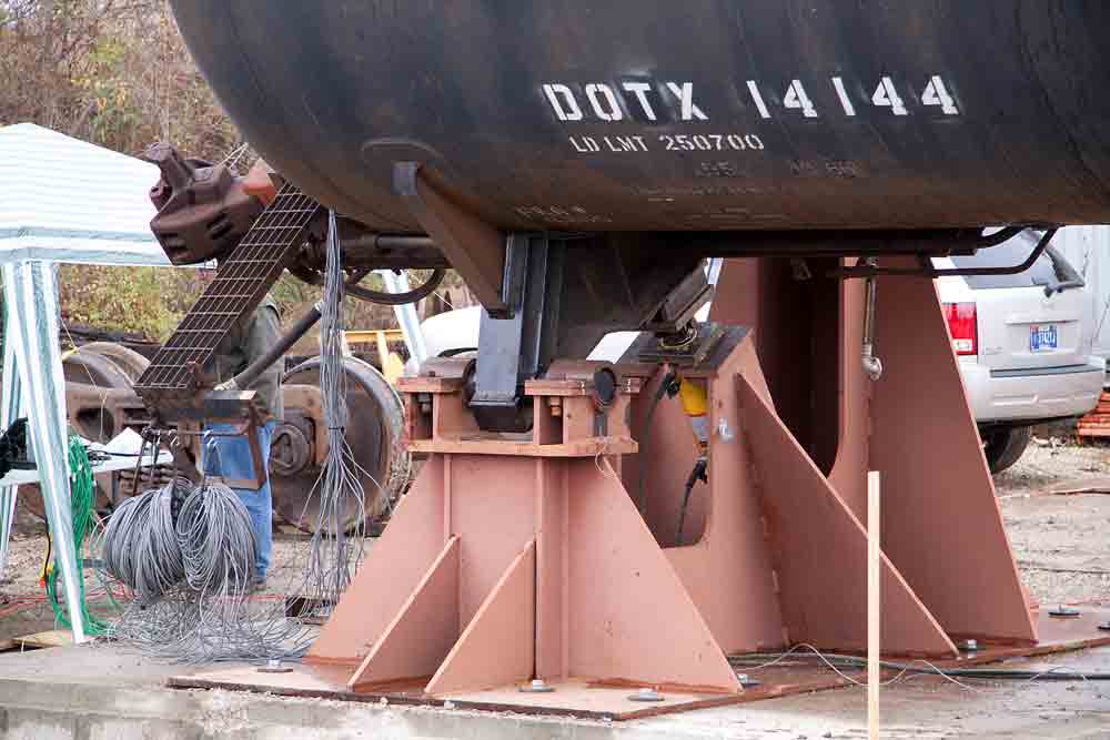Supports and cables for tank car rollover test