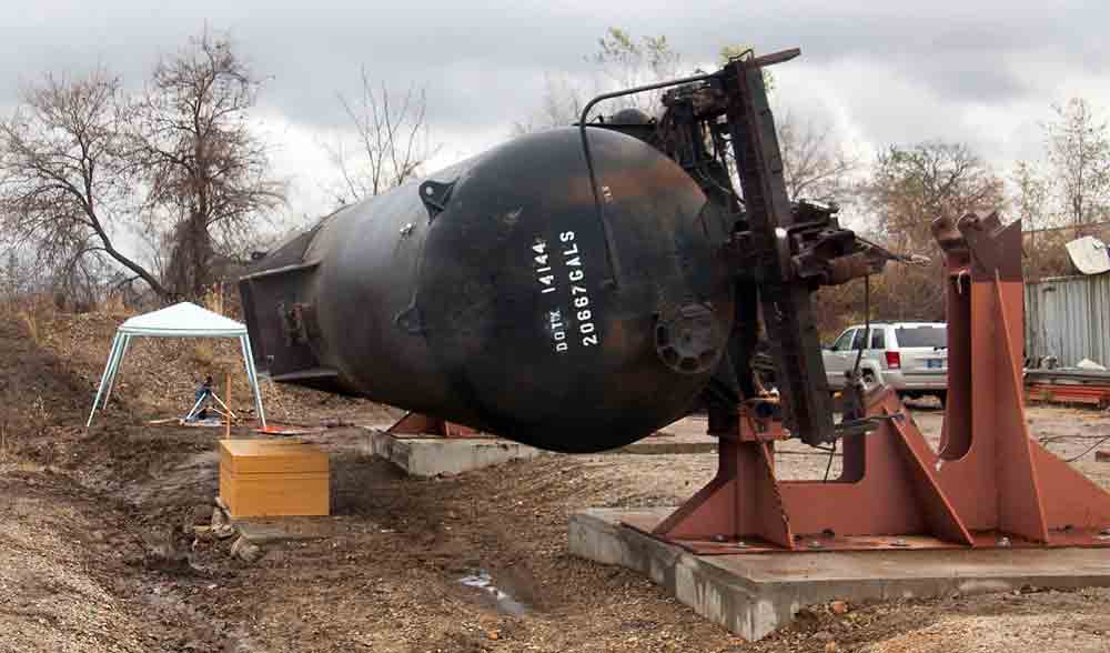 Tank car rollover test