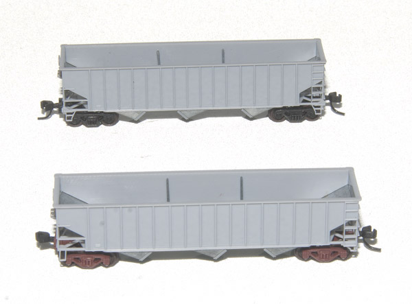 AtlasModelRailroadNscalePullmanStandard2750and2960cubicfootcapacitythreebayhoppers.Preproductionmodelsshown