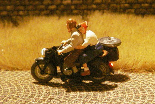 BICYC-LED HO scale motorbike with working lights