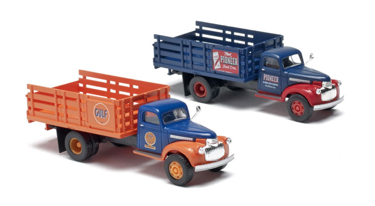 ClassicMetalWorksHOscale194146Chevroletstakebedtrucks