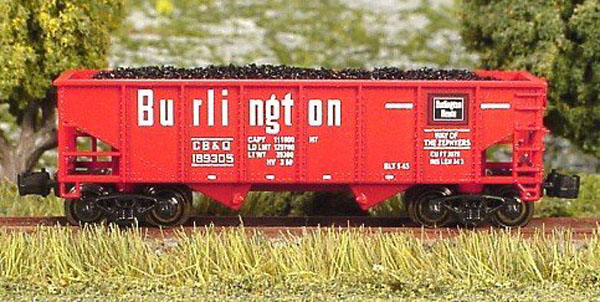 Full Throttle Z scale 33-foot two-bay hopper with exterior posts