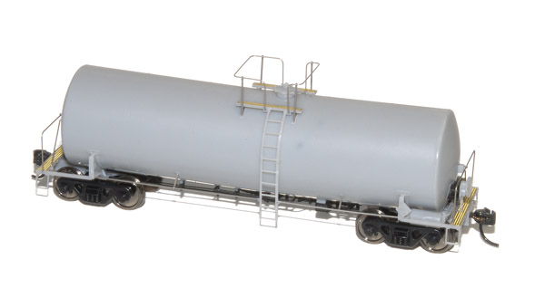 Wm. K. Walthers Inc. HO scale Trinity 14,000-gallon molten sulfur tank car. Preproduction sample shown.