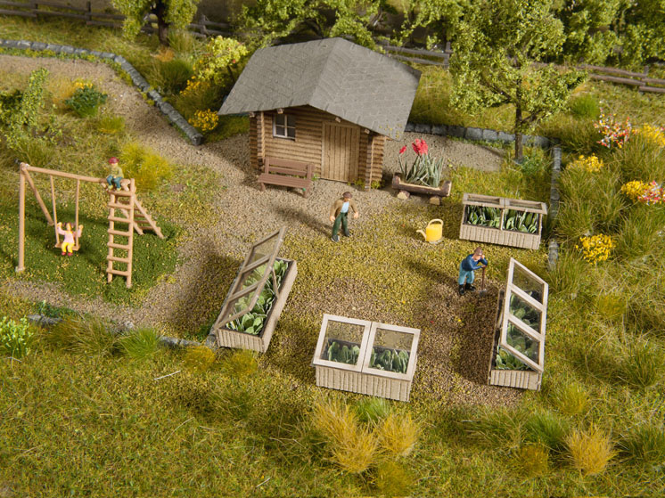 Noch GmbH & Co. cold frames with lettuce