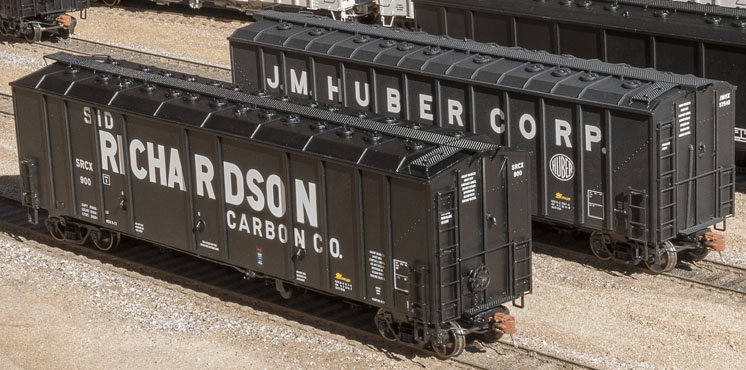 ScaleTrains.com HO scale Thrall 4,727- and 5,750-cubic-foot capacity carbon black covered hoppers. Pre-production samples shown.