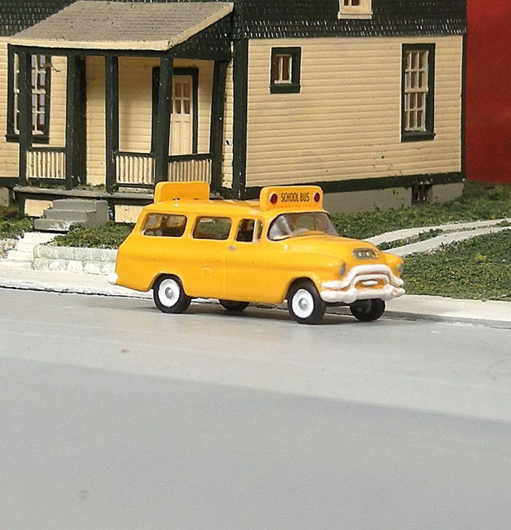 Sylvan Scale Models HO scale 1955-56 GMC Suburban school bus