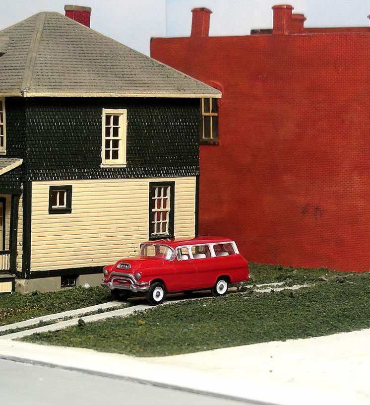 Sylvan Scale Models HO scale 1955-56 GMC Suburban