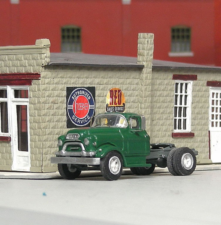 Sylvan Scale Models HO scale 1955-57 HO scale GMC 660 single-axle highway tractor