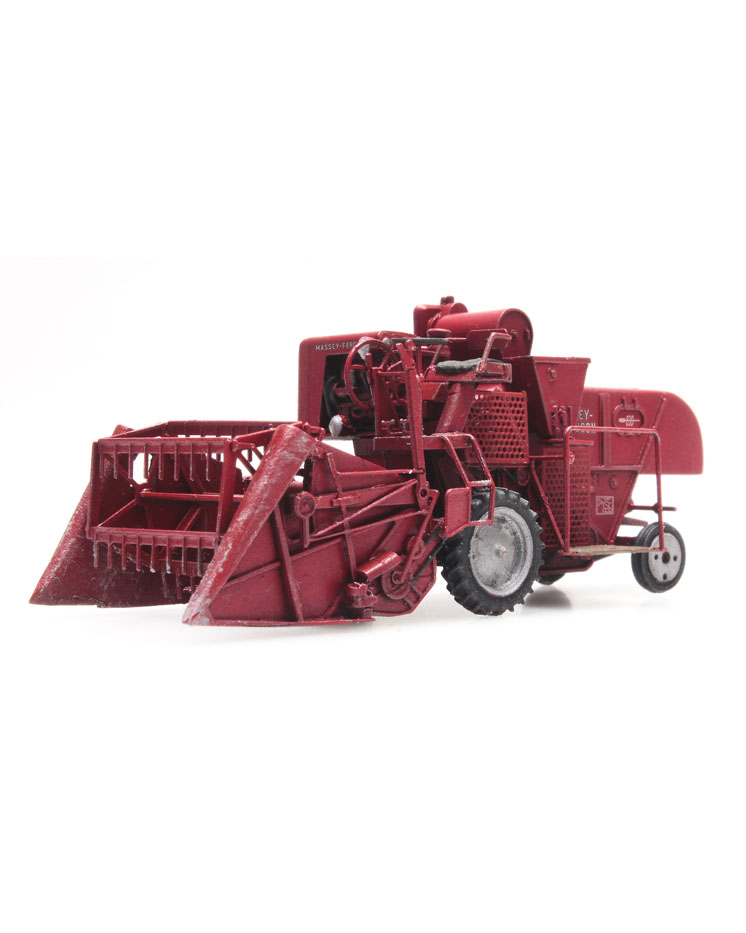 Artitec HO Massey Ferguson 830 combine, available from Reynauld’s Euro Imports