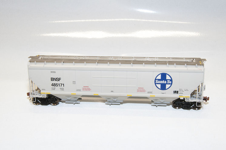 ScaleTrains.com HO scale Greenbrier (Gunderson) 5,188-cubic-foot-capacity three-bay covered hopper