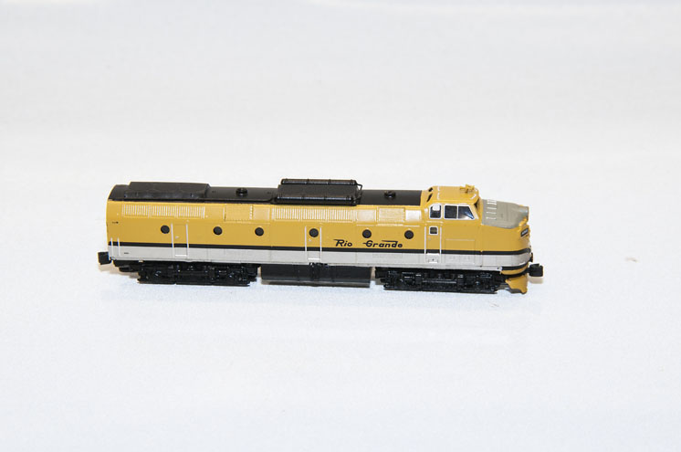 American Z Line Z scale Krauss-Maffei diesel-hydraulic locomotive