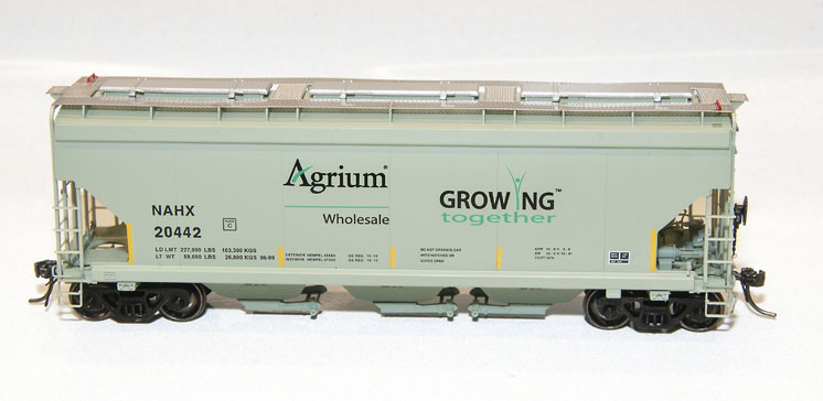 Pacific Western Rail Systems HO scale National Steel Car 4,275-cubic-foot-capacity three-bay covered hopper