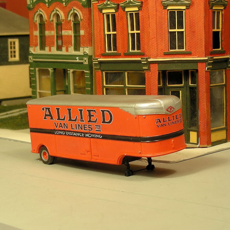 Sylvan Scale Models HO scale 1941-1946 Fruehauf 32-foot furniture vans with curb-side door
