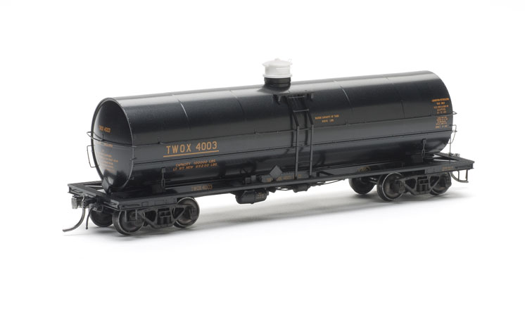 Kadee HO scale American Car & Foundry 11,000-gallon insulated tank car