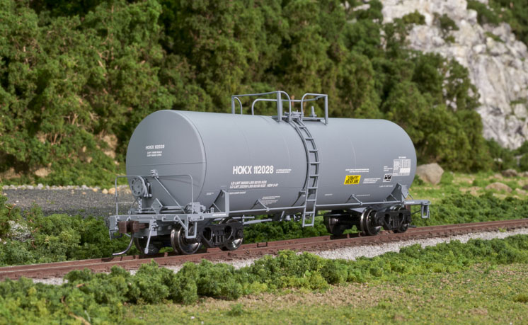 Atlas HO scale Trinity 17,600-gallon corn syrup tank car