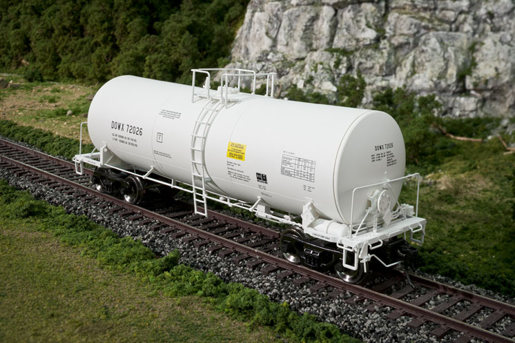 Atlas O Trinity 17,600-gallon corn syrup tank cars