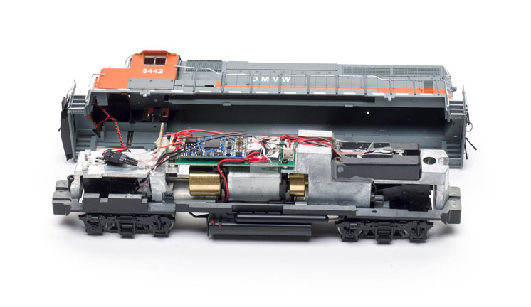 Atlas HO scale EMD GP40-2W mechanism