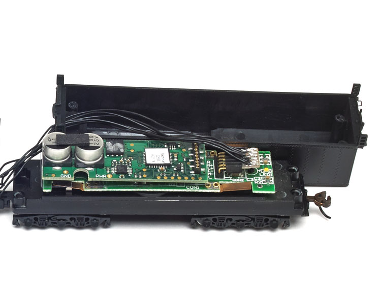 The Digital Command Control decoder is housed inside the tender. 