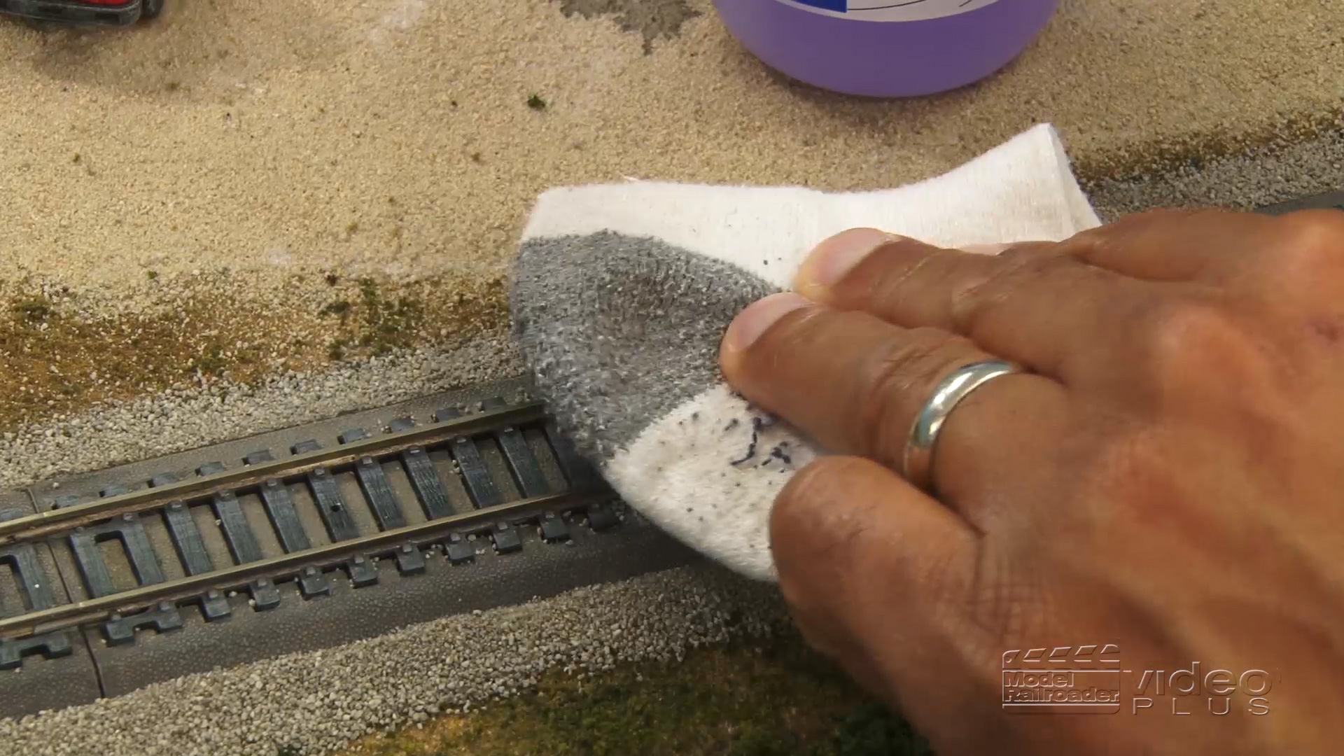 How to clean model train track
