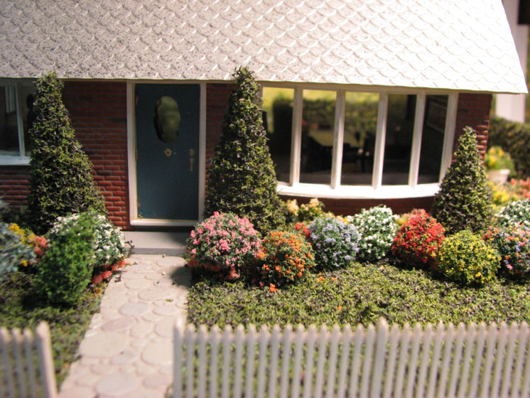 ModelBuildersSupplyHOandOscaleblossomplantings