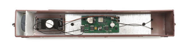 TheSoundTraxxdecodershowninsidethebox