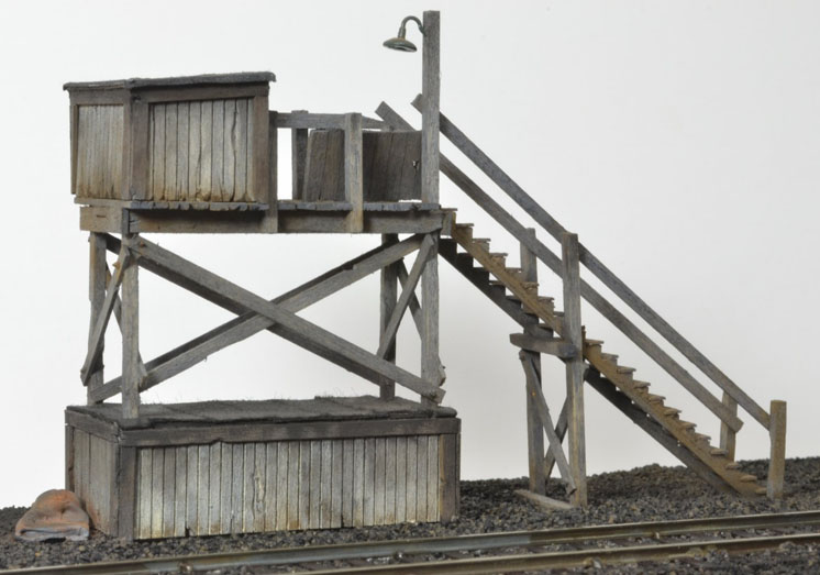 TheTrainMasterHOscaleFlagandlanternstand