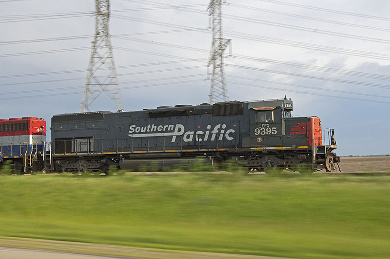 CEFX SD45T-2 9395 races eastward
