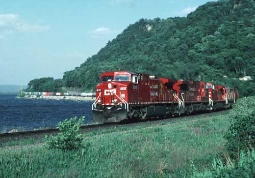 Canadian Pacific along Mississippi River