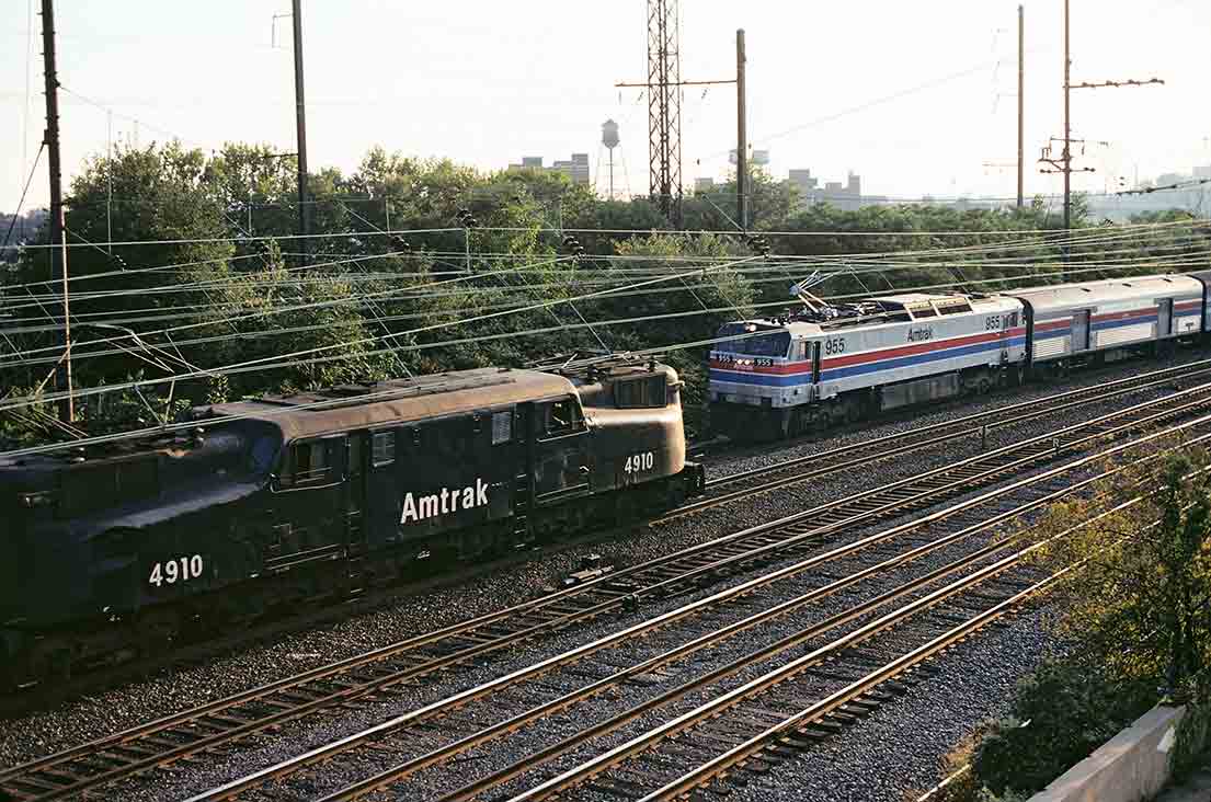 Amtrak GG1 meet E60