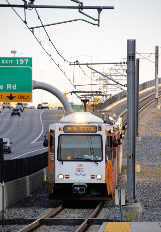 Denver_Light_Rail_Arapahoe_Lassen