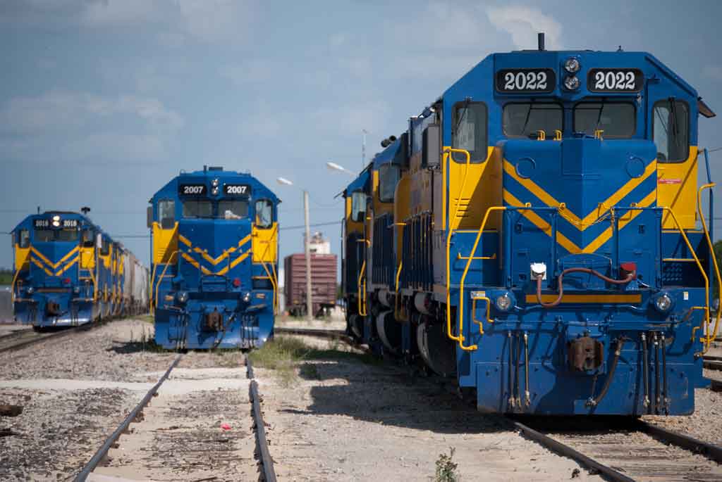 Fort Worth and Western locomotives in an artistic scene. Sweeney photo