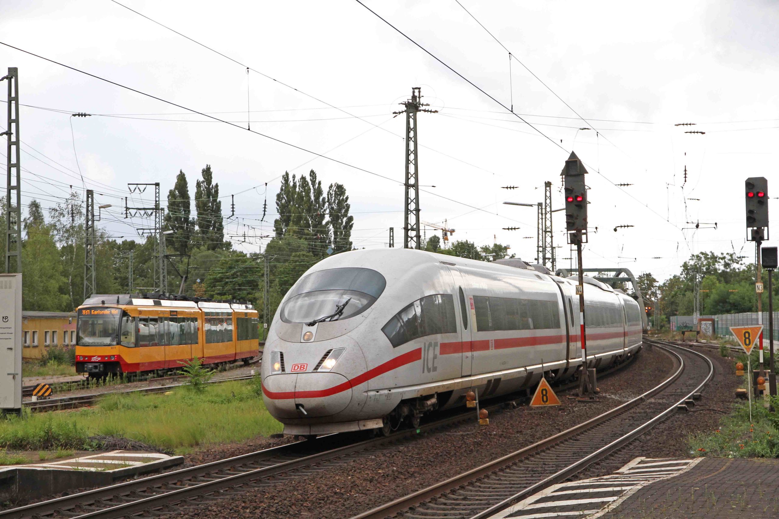 IMG_6433DBICEhighspeedtrainheadingnorththroughRastatton5September2016KeithFender