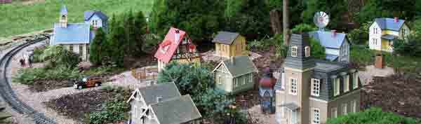 city scene on garden railway