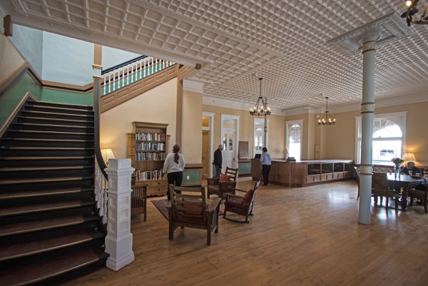 LasVegasHarveyHouse3