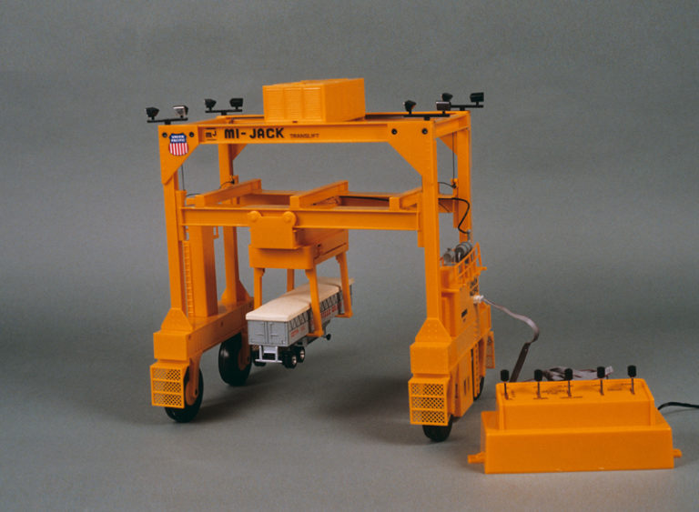 Lionel No. 12741 intermodal crane Classic Toy Trains Magazine